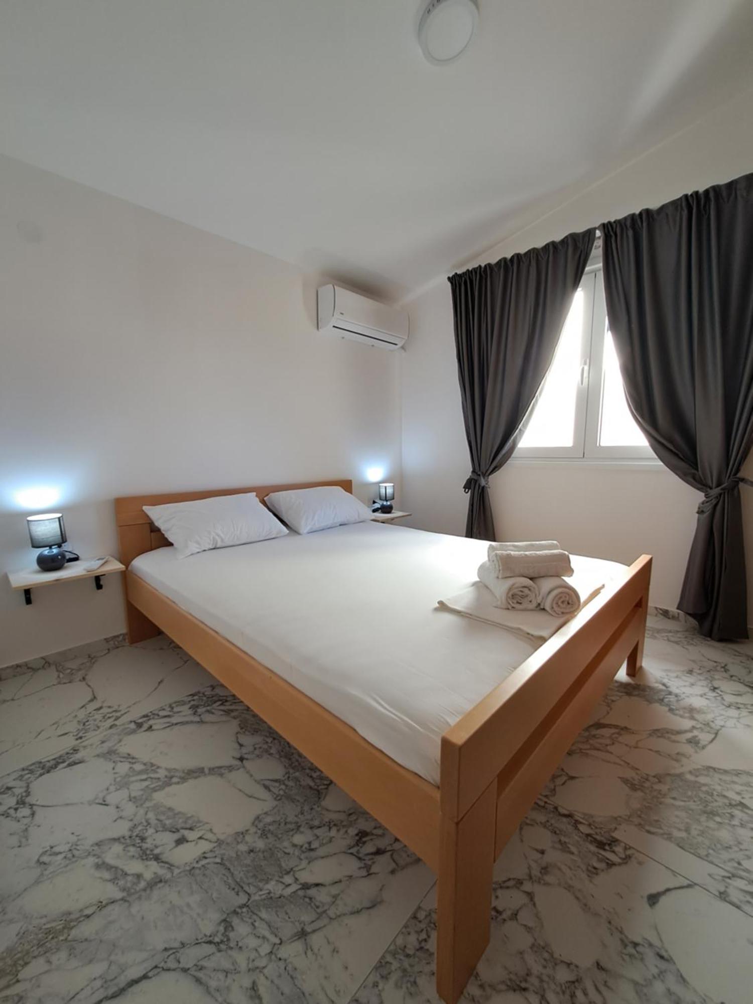 Apartments Miles อัตเจฮะห์ ภายนอก รูปภาพ