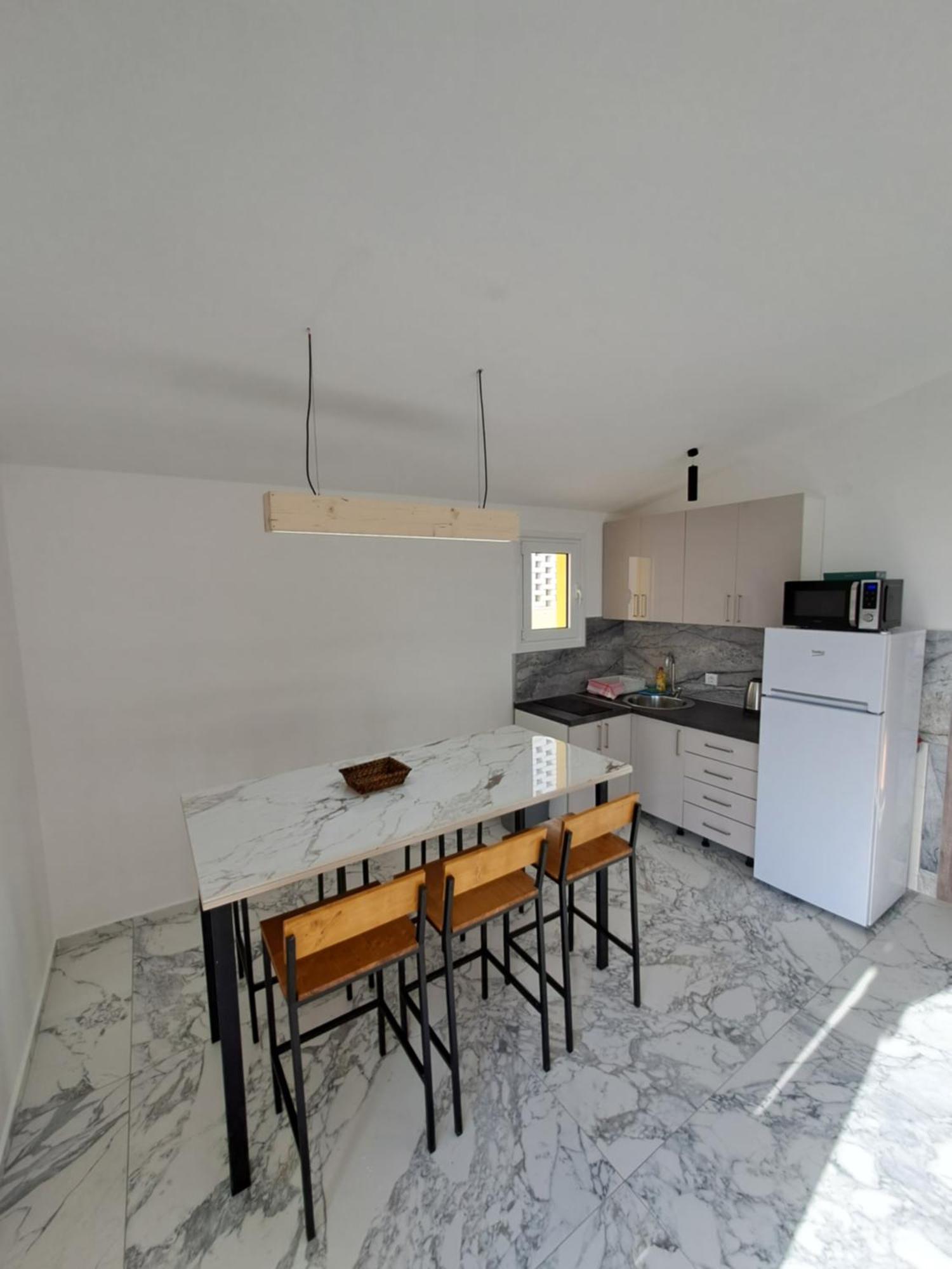 Apartments Miles อัตเจฮะห์ ภายนอก รูปภาพ