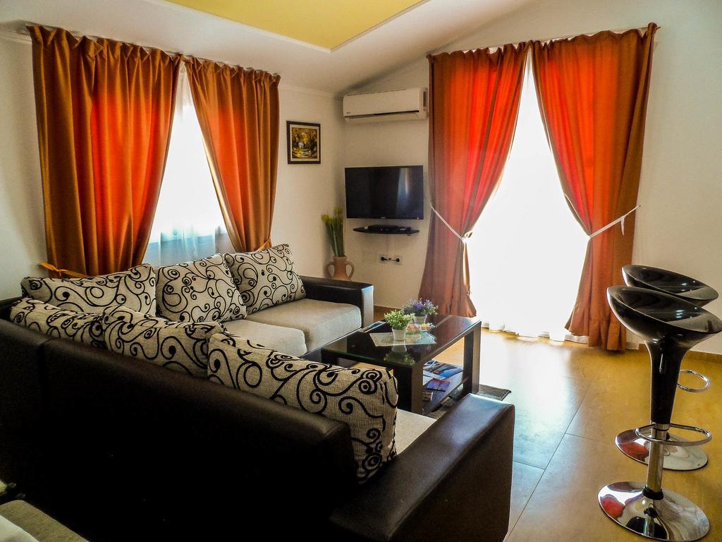 Apartments Miles อัตเจฮะห์ ภายนอก รูปภาพ