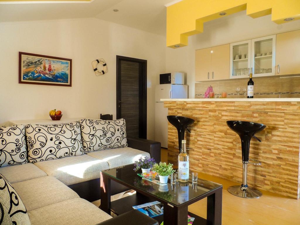 Apartments Miles อัตเจฮะห์ ภายนอก รูปภาพ